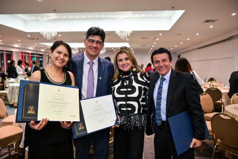 103 Rectoras Y Rectores De Colegios Oficiales Recibieron Reconocimiento 103-rectoras-y-rectores-de-colegios-oficiales-recibieron-reconocimiento
